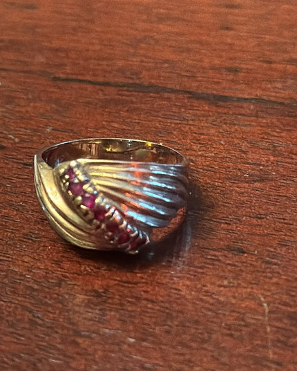 Vintage 10k gold RUBY fancy ring