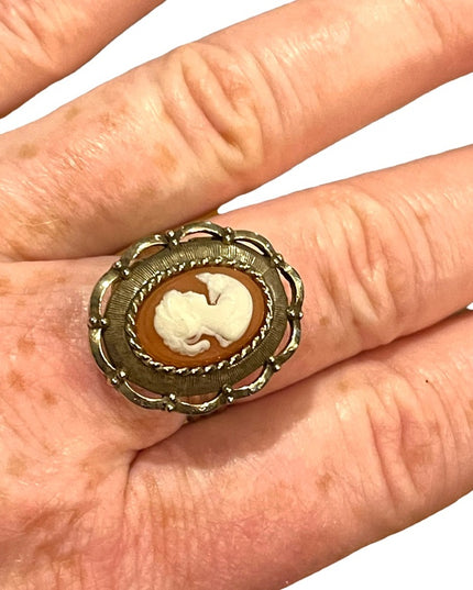 Vintage 1970s Vanda Cameo Perfume ring Adjustable in BOX’