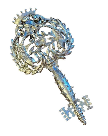 Vintage phosium plated silver finish fancy ornate key pendant brooch