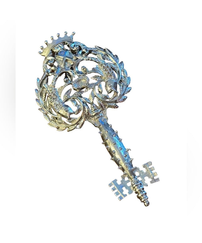 Vintage phosium plated silver finish fancy ornate key pendant brooch