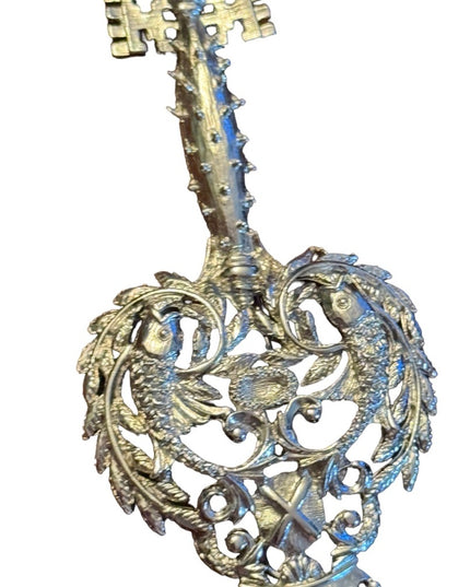 Vintage phosium plated silver finish fancy ornate key pendant brooch