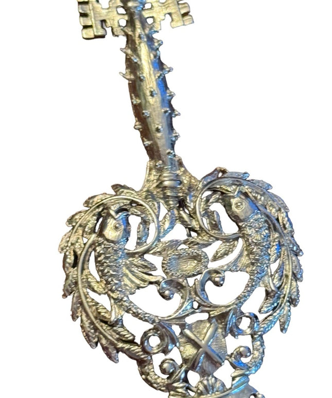 Vintage phosium plated silver finish fancy ornate key pendant brooch