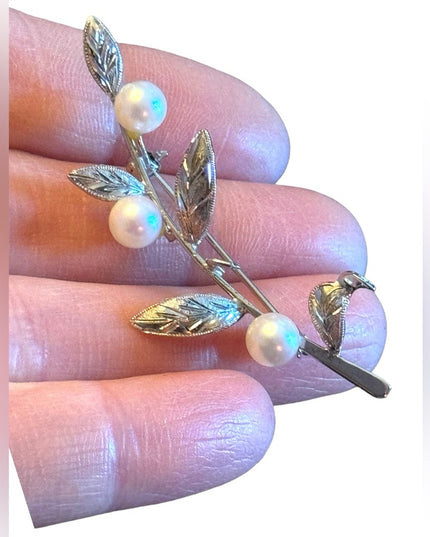 Vintage silver rhodium plated pearl leaf brooch ornate etched design