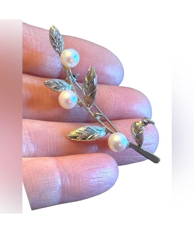 Vintage silver rhodium plated pearl leaf brooch ornate etched design