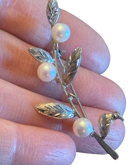 Vintage silver rhodium plated pearl leaf brooch ornate etched design