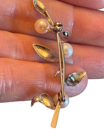 Vintage silver rhodium plated pearl leaf brooch ornate etched design