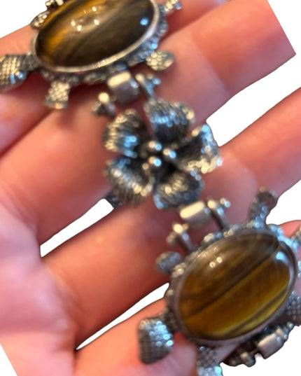 Lovely vintage 1980s Tiger eye flower turtlw chunky link bracelet silver finish