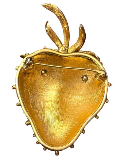 Vintage Trifari gold strawberry brooch 🍓 💗