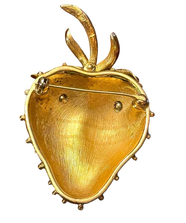 Vintage Trifari gold strawberry brooch 🍓 💗