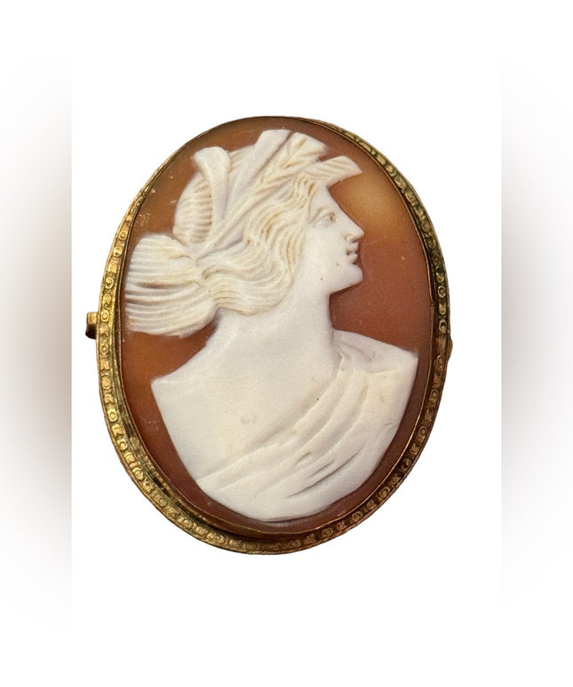 Antique art deco pinchbeck Carved shell cameo brooch