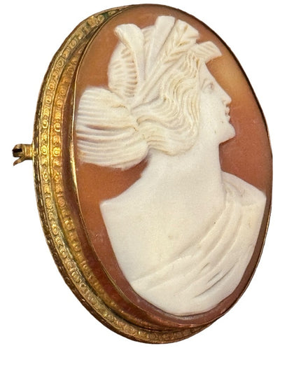 Antique art deco pinchbeck Carved shell cameo brooch