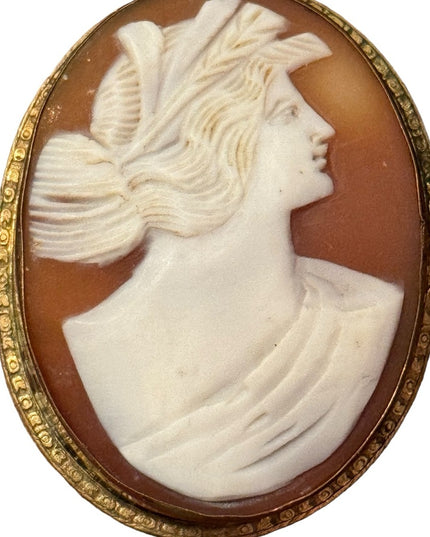 Antique art deco pinchbeck Carved shell cameo brooch