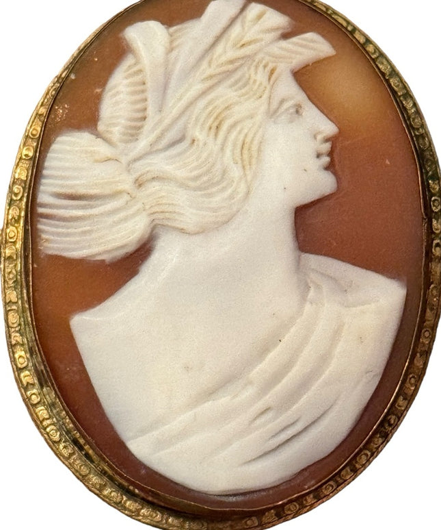 Antique art deco pinchbeck Carved shell cameo brooch