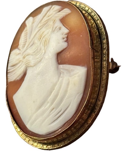 Antique art deco pinchbeck Carved shell cameo brooch