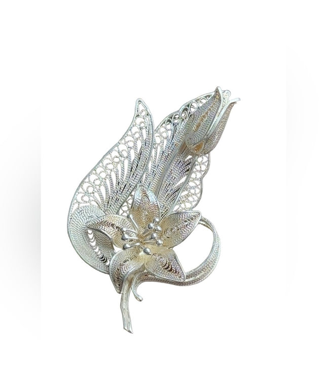 Vinatage silver filagree lovely flower brooch