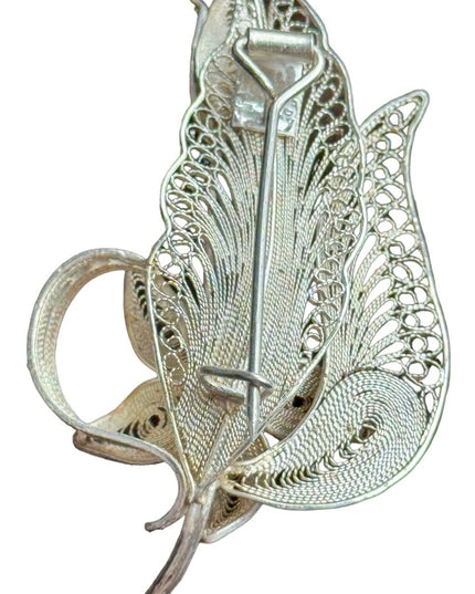 Vinatage silver filagree lovely flower brooch