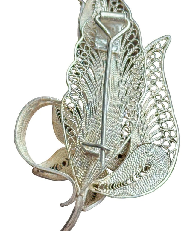 Vinatage silver filagree lovely flower brooch