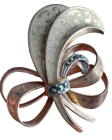 Vintage gold finish feather art deco rhinestone fancy brooch