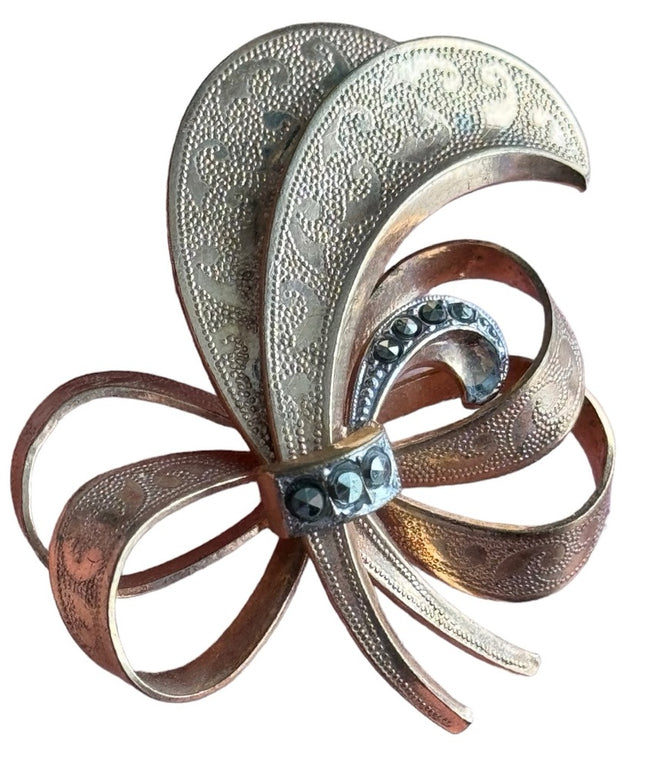 Vintage gold finish feather art deco rhinestone fancy brooch