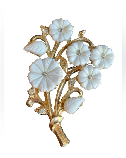 Vintage 1960s White daisey gold finish rhinestone flower brooch
