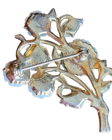 Vintage 1960s White daisey gold finish rhinestone flower brooch