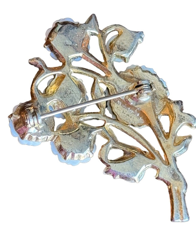 Vintage 1960s White daisey gold finish rhinestone flower brooch