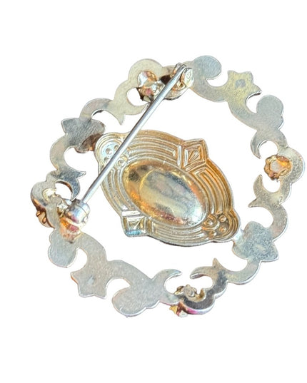 Fancy vintage gold plt carved shell cameo faux pearl brooch