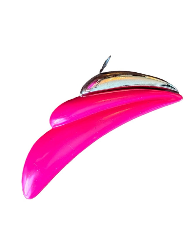 Vintage pink resin silver finish wave design brooch