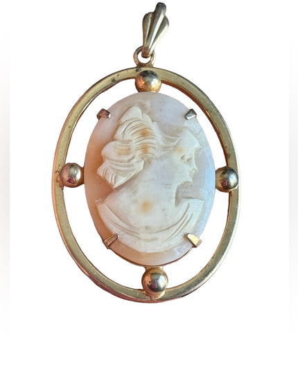 Vintage 1960s gold plate shell cameo pendant