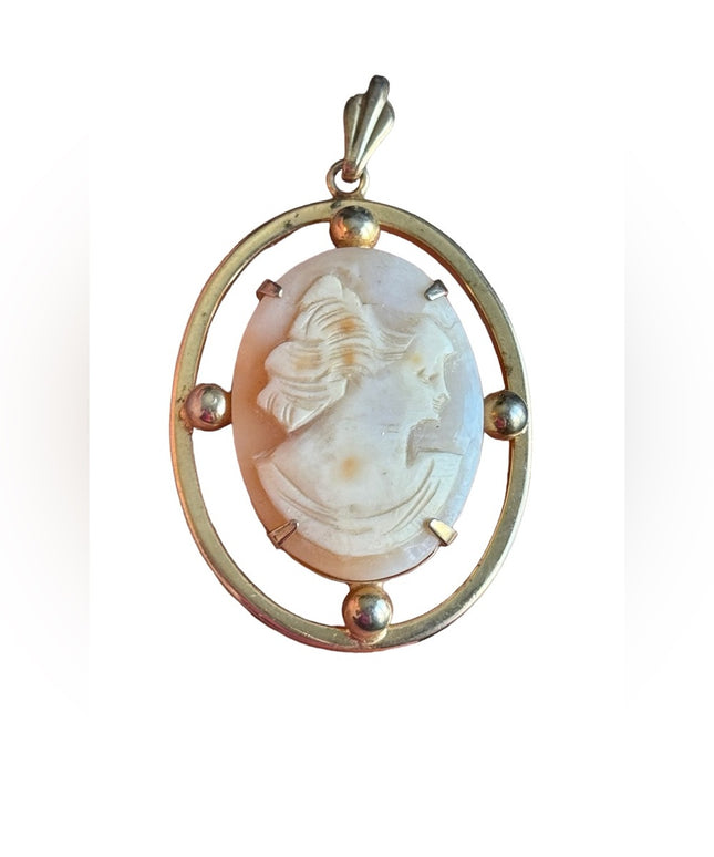 Vintage 1960s gold plate shell cameo pendant