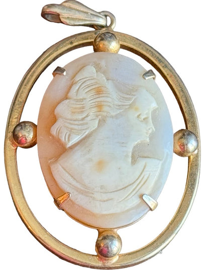 Vintage 1960s gold plate shell cameo pendant