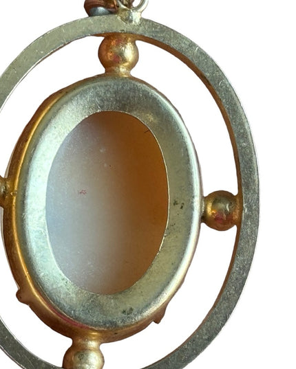 Vintage 1960s gold plate shell cameo pendant