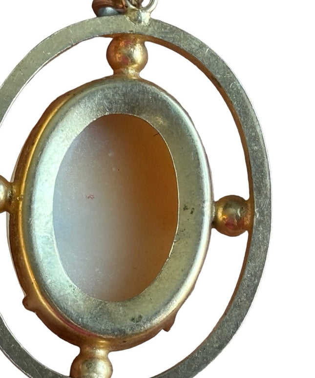 Vintage 1960s gold plate shell cameo pendant