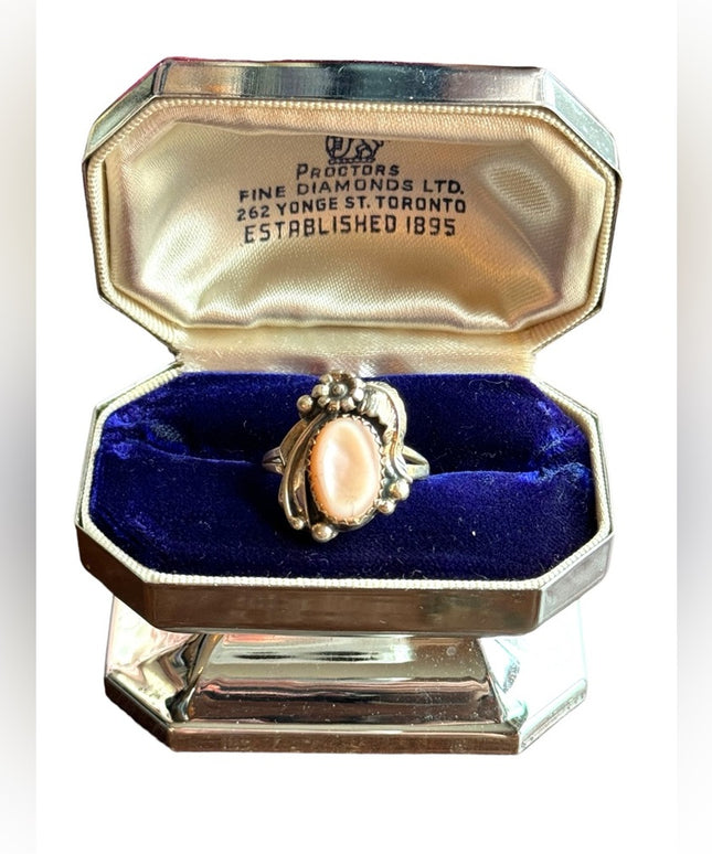 Vintage STERLING 925 ERP (EAGLE) mother of pearl Navajo southwestern ring