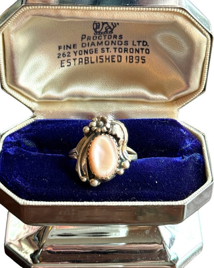 Vintage STERLING 925 ERP (EAGLE) mother of pearl Navajo southwestern ring