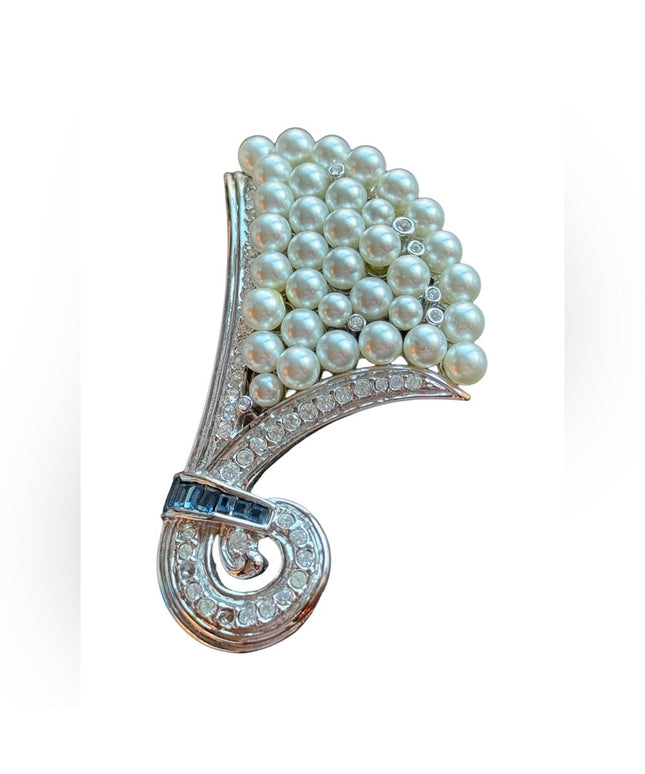 VTG C1960s silver rhodium plated Butler Faux pearl rhinestone brooch FAC