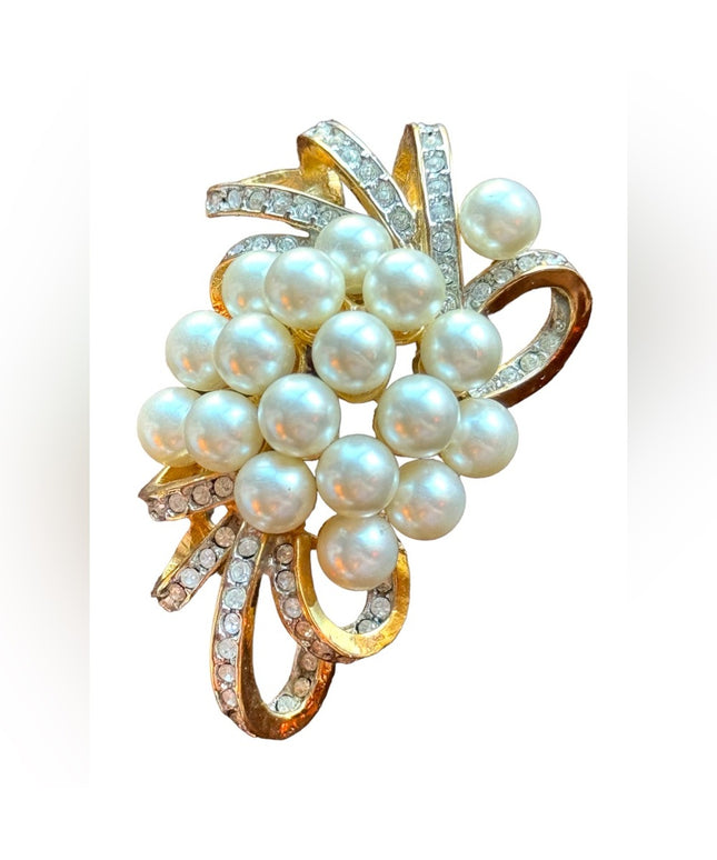 Vintage c1980s gold finish fancy simulated pearl rhinestone brooch