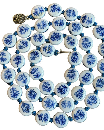 VTG Chinese export porcelain handmade painted blue & white flower bead necklace
