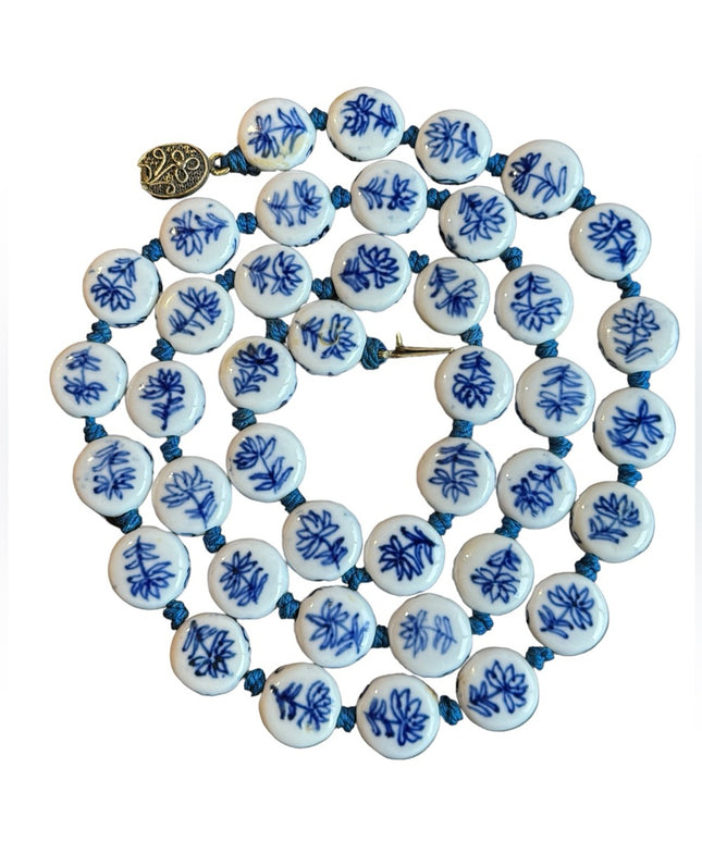 VTG Chinese export porcelain handmade painted blue & white flower bead necklace