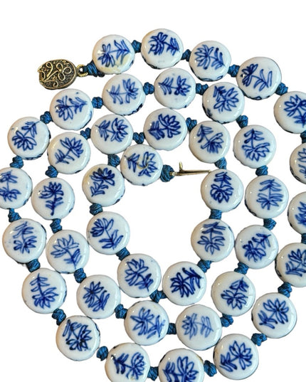 VTG Chinese export porcelain handmade painted blue & white flower bead necklace