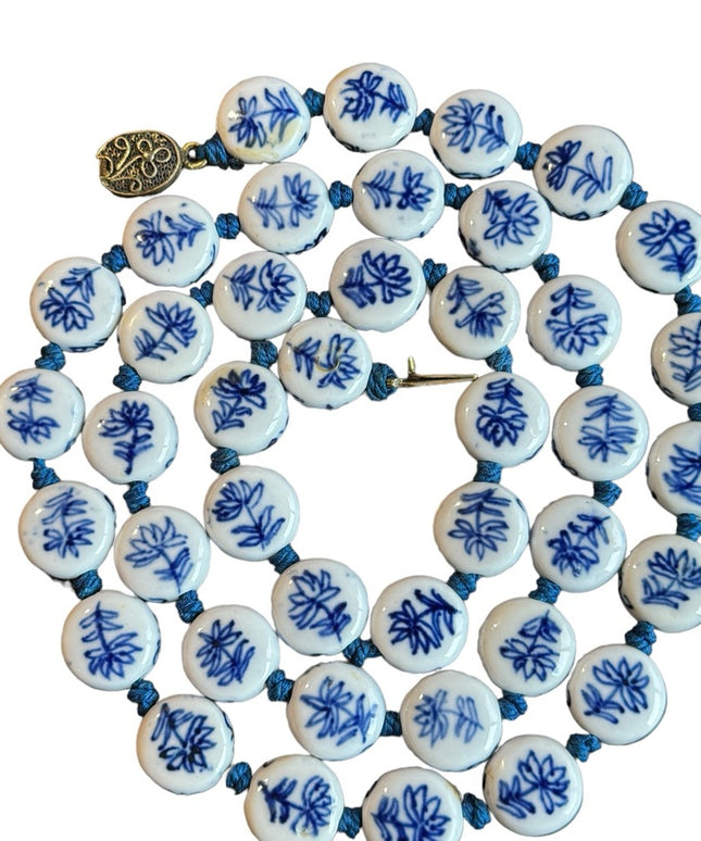 VTG Chinese export porcelain handmade painted blue & white flower bead necklace