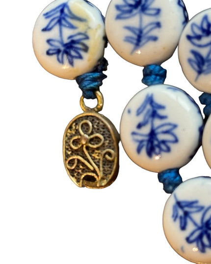 VTG Chinese export porcelain handmade painted blue & white flower bead necklace
