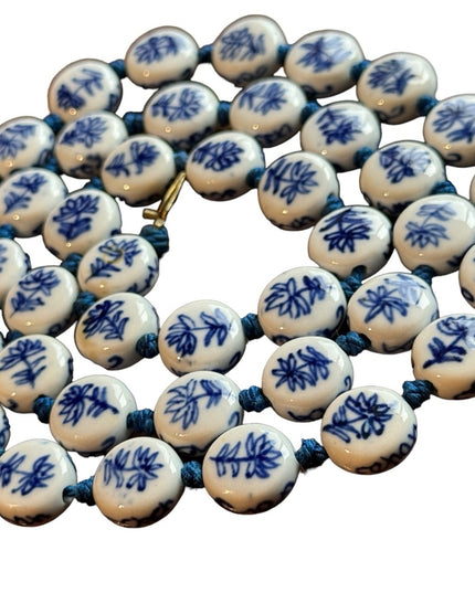 VTG Chinese export porcelain handmade painted blue & white flower bead necklace