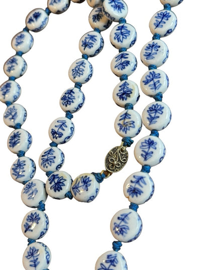VTG Chinese export porcelain handmade painted blue & white flower bead necklace