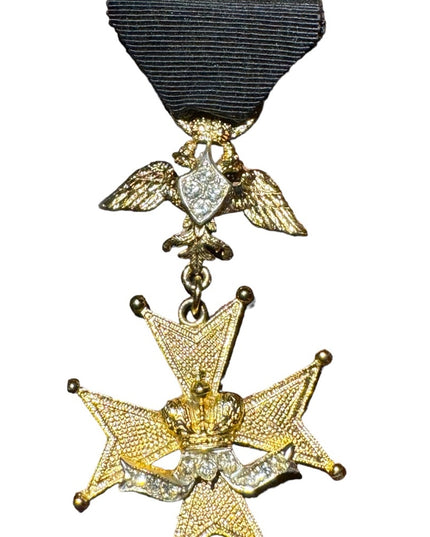 Vintage 1980s Butler & Wilson Spinx Gold eagle crusaders cross metal brooch