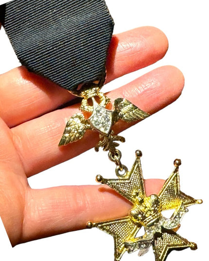 Vintage 1980s Butler & Wilson Spinx Gold eagle crusaders cross metal brooch