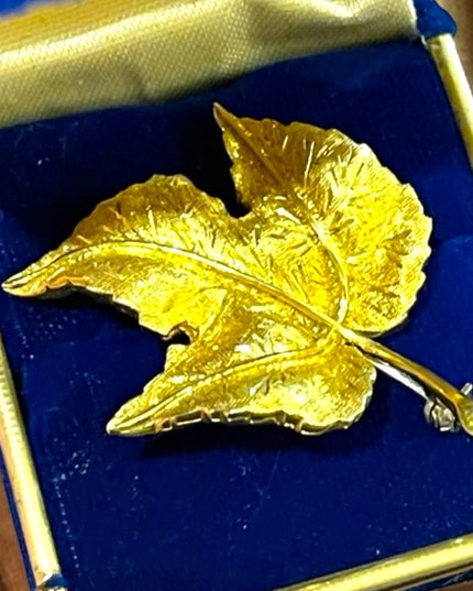 Vintage 18K K Yellow GOLD Maple Leaf Brooch Italy