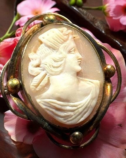 Vintage gold filled carved cameo shell brooch pendant
