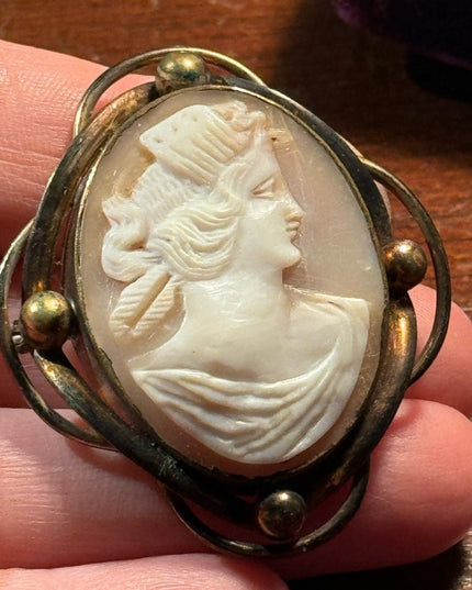 Vintage gold filled carved cameo shell brooch pendant