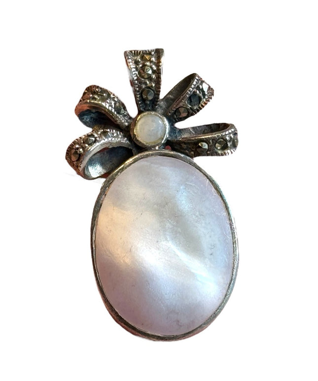 Lovely vintage MOP Mother of pearl marcasite bow pendant sterling silver 925